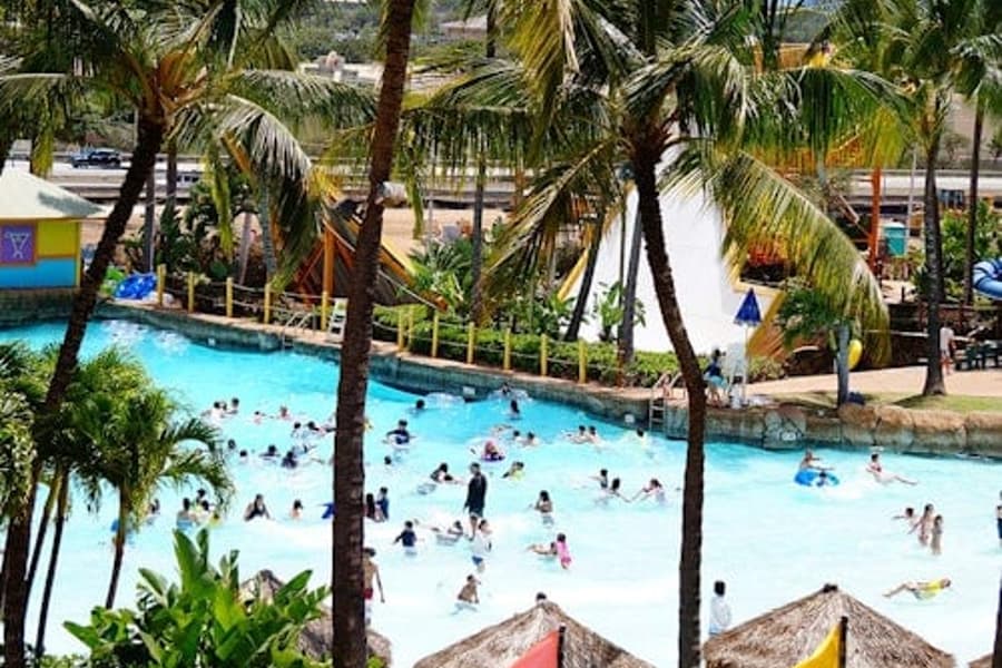 Coral Crater Park & Wet 'n' Wild Hawaii: Zip & Dip + Transport from Waikiki