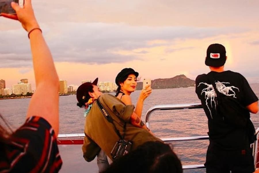 Honolulu: Sunset Waikiki Glass Bottom Boat Tour tickets