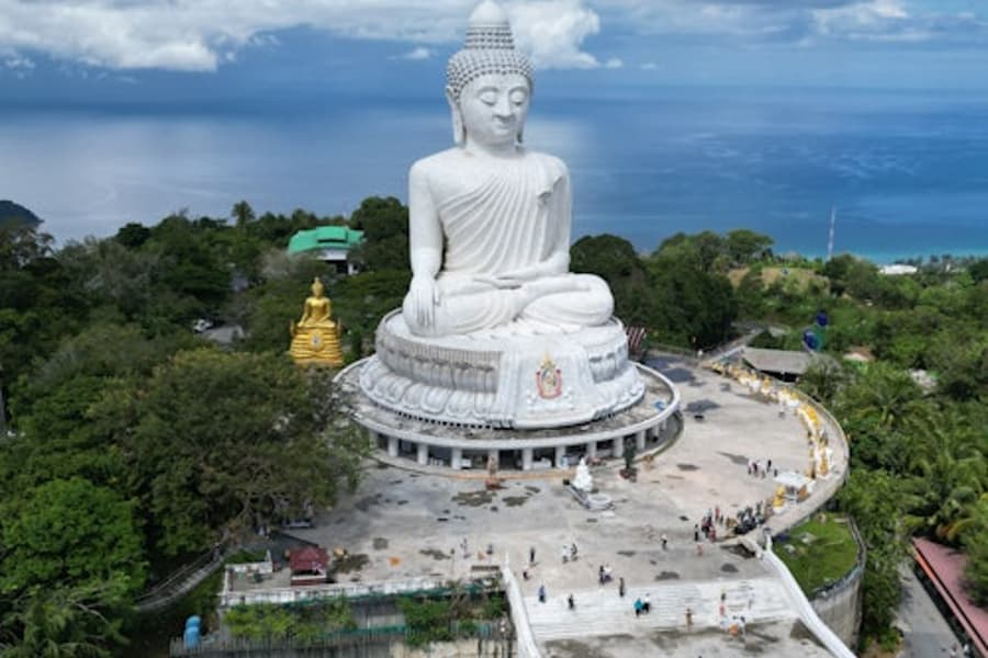 زيارة معبد تشالونج والبوذا الكبير: جولة ومغامرة على الدراجات الرباعية, at Wat Chalong (Chaithararam Temple), Tambon Chalong