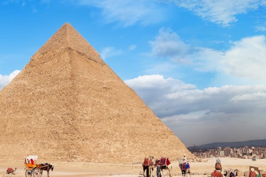 Giza Pyramids, Sphinx & Egyptian Museum: Guided Tour from Hurghada, Giza
