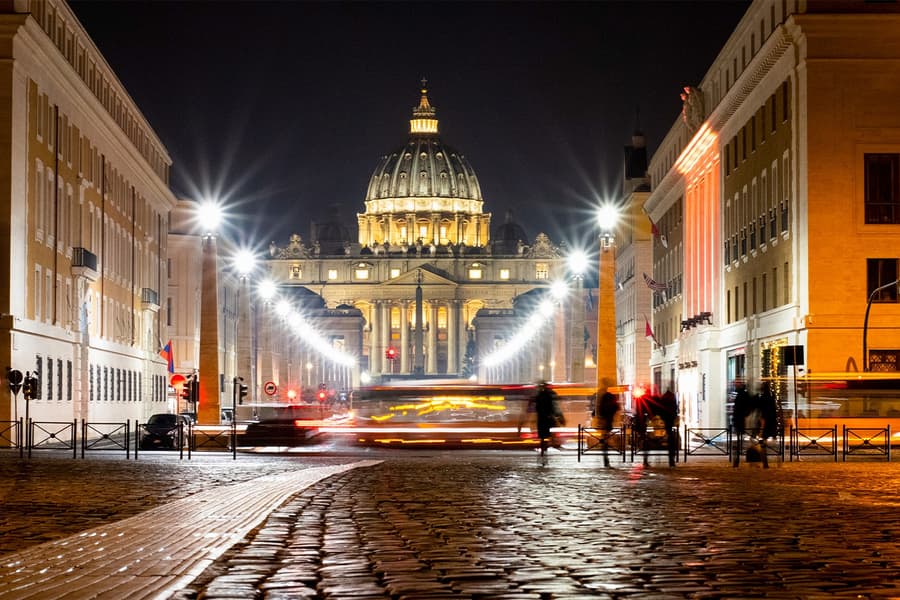 Big Bus: Tur Bus Malam Panoramik di Roma, at Big Bus stop #1 Termini Railway Station, Rome