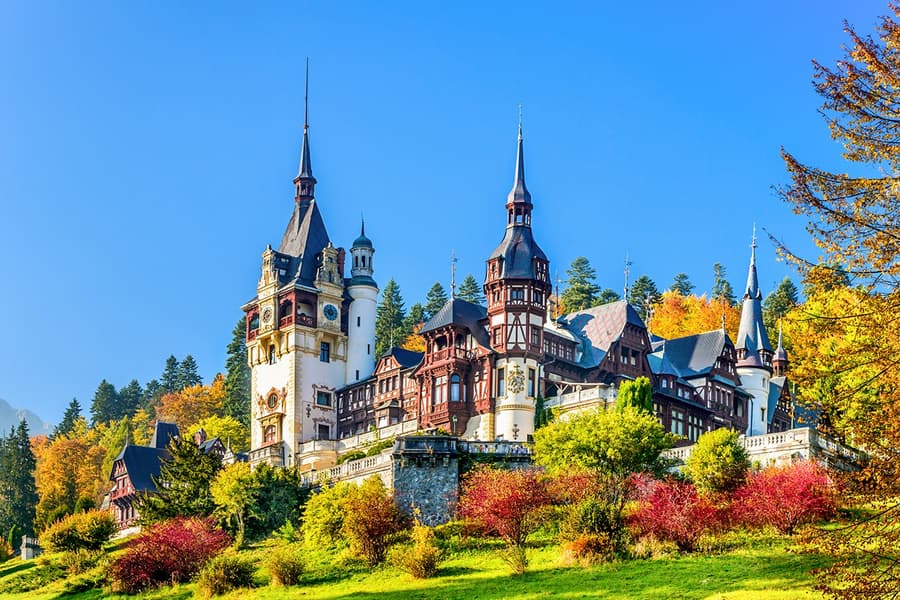 Från Bukarest: Bran Castle, Peles Castle & Brasov Heldagsguidad Tur, at University of Bucharest, Bucharest