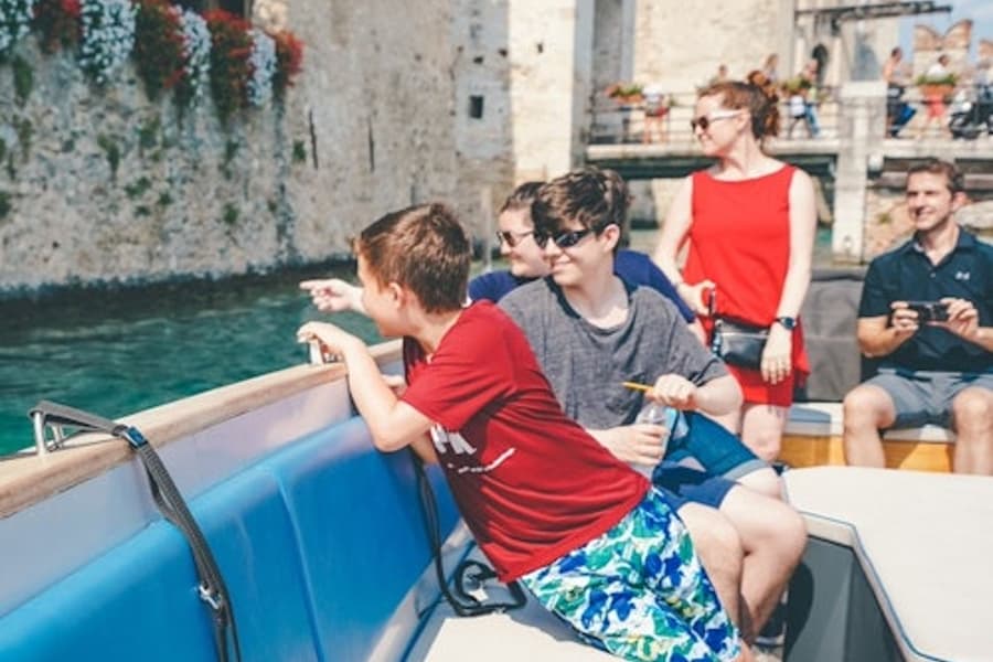 Sirmione: Boat Tour and Catullo's Caves, Sirmione