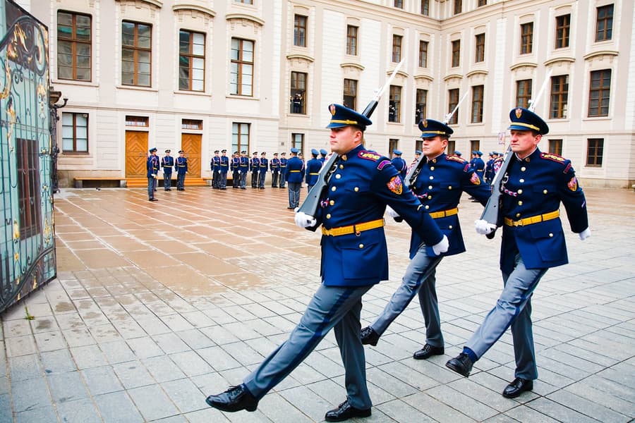 Sorban állás nélküli kombinált jegy: Prágai Vár, Nemzeti Múzeum és Csillagászati Óra, Prague