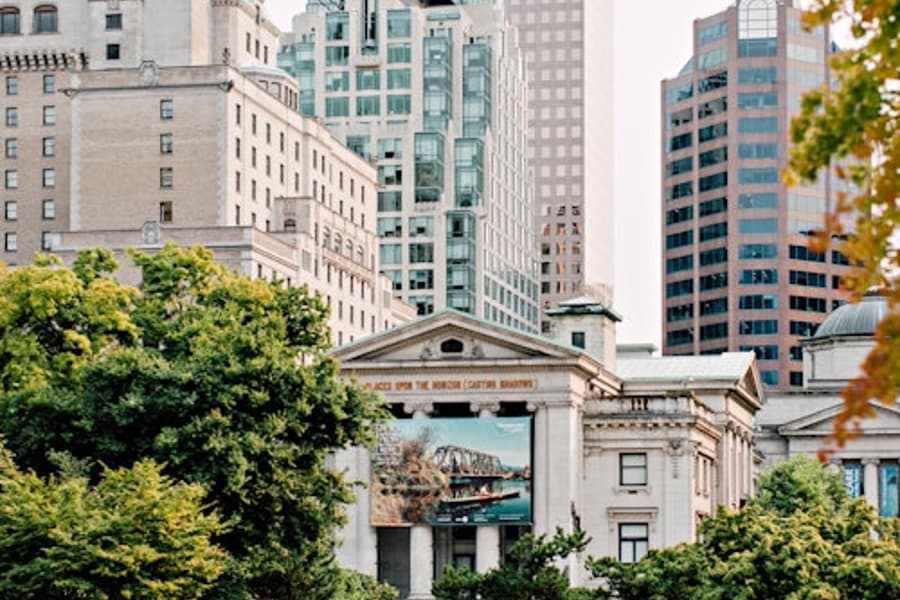 Vancouver: Guided Bus Tour, Lookout Tower Entry & Stanley Park Walking Tour