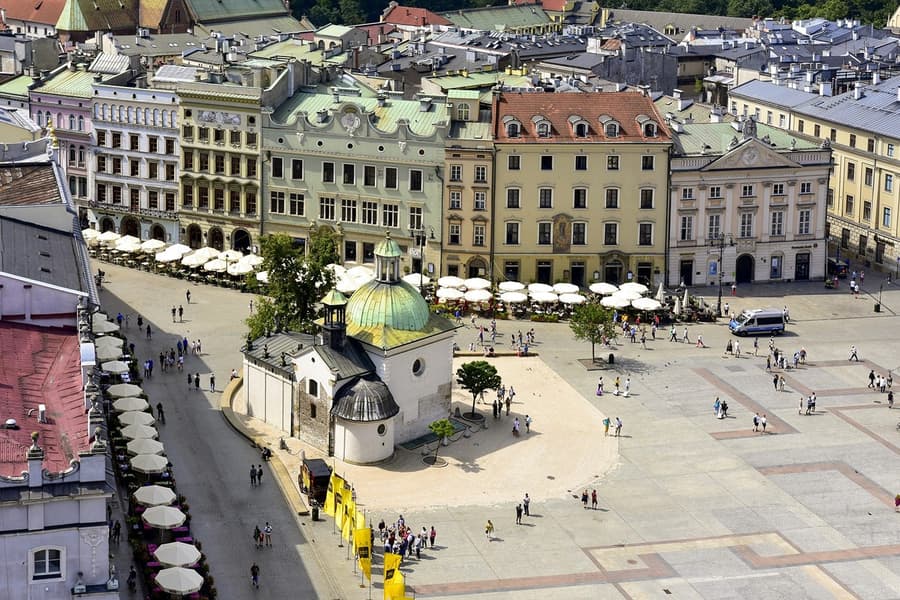 Cracovia Casco Antiguo: Basílica de Santa María y Tour Guiado del Subterráneo de Rynek, at Pomnik Piotra Skargi, Krakow