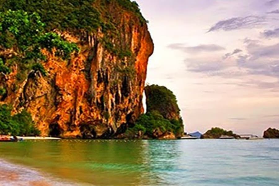Krabi: Tour ao Pôr do Sol na Caverna Phranang com Mergulho Noturno em Barco Longtail, Krabi