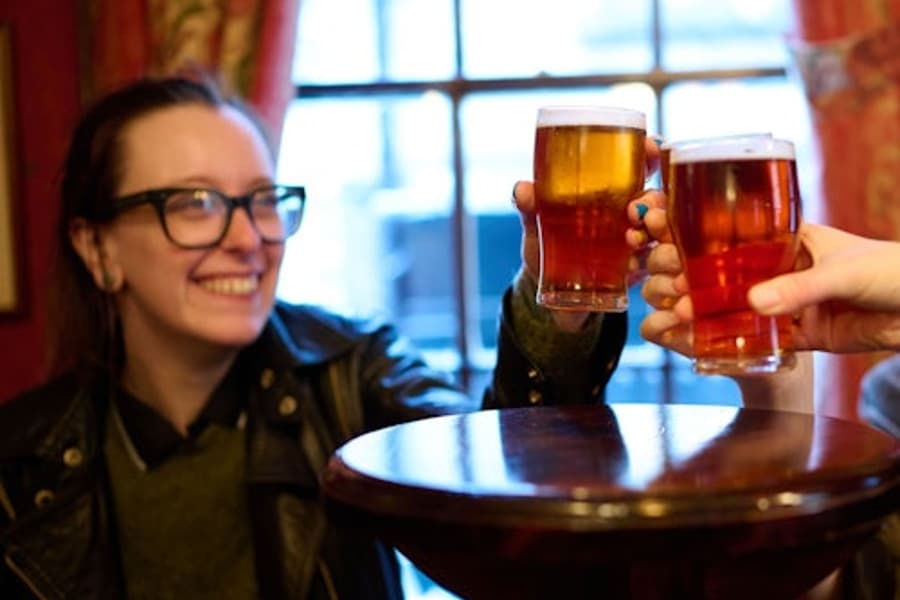 London: Guided Pub & Food Walking Tour + Tastings + Drinks tickets at London City Tours