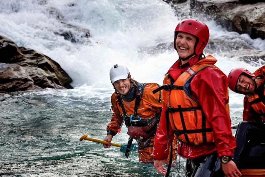 Arung Jeram dan Jet Boat di Sungai Kawarau, Queenstown