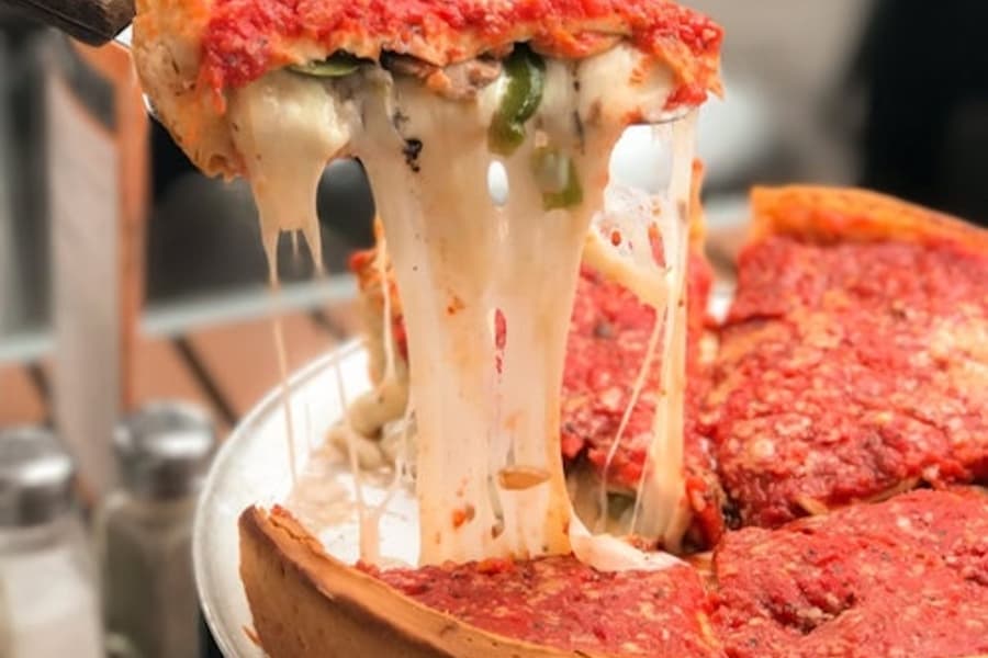 Chicago: Guided Gangsters & Food Walking Tour