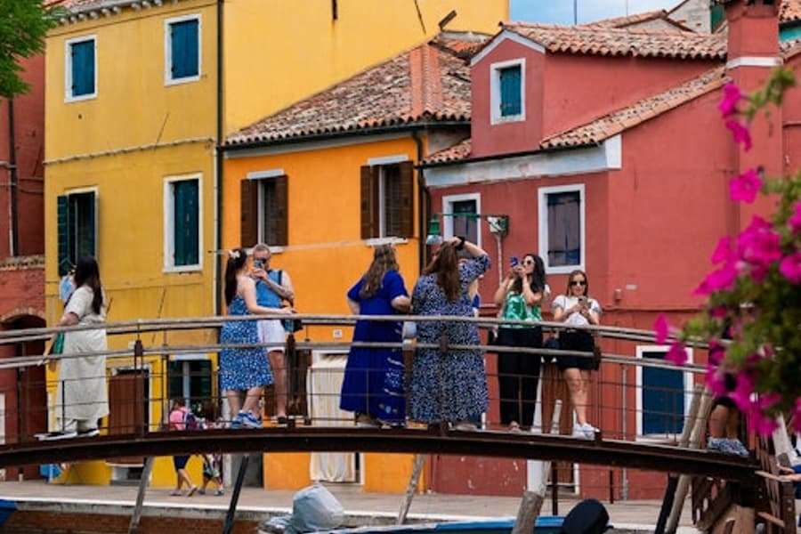 Murano & Burano: Geführte Tour mit 3 Stunden zur freien Verfügung in Burano, at Murano and Burano Islands Tours, Venice