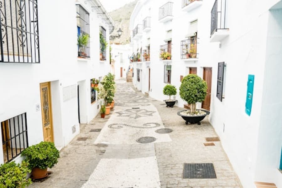 نيرخا وفريخيليانا: جولة إرشادية من غرناطة, Nerja