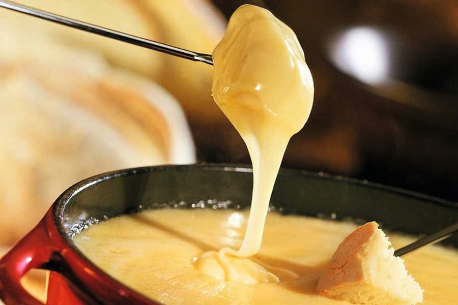 Evening Tour of Zürich with Gourmet Dinner & Cheese Fondue, Zurich