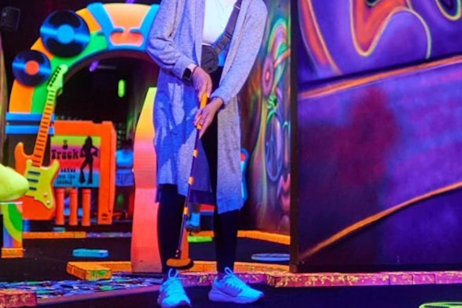 Minigolfe Rock of Ages Blacklight, at Mall of America, Bloomington