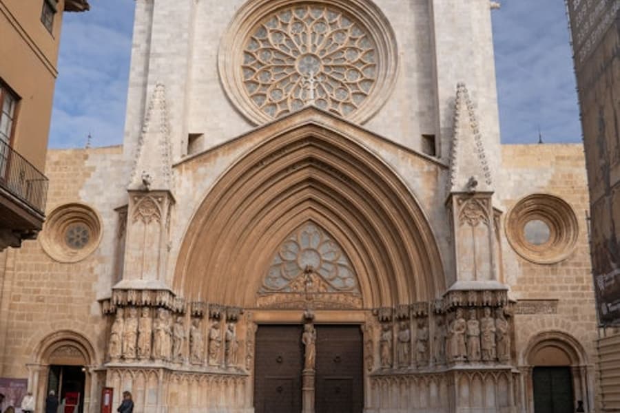 Tarragona Katedral: Spring Køen Over Billet, at Tarragona Cathedral, Tarragona