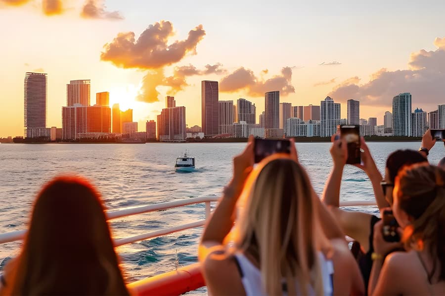 Croazieră la Apus și Tur de Vizitare a Golfului Biscayne, at Miami's Top Water Tours, Miami