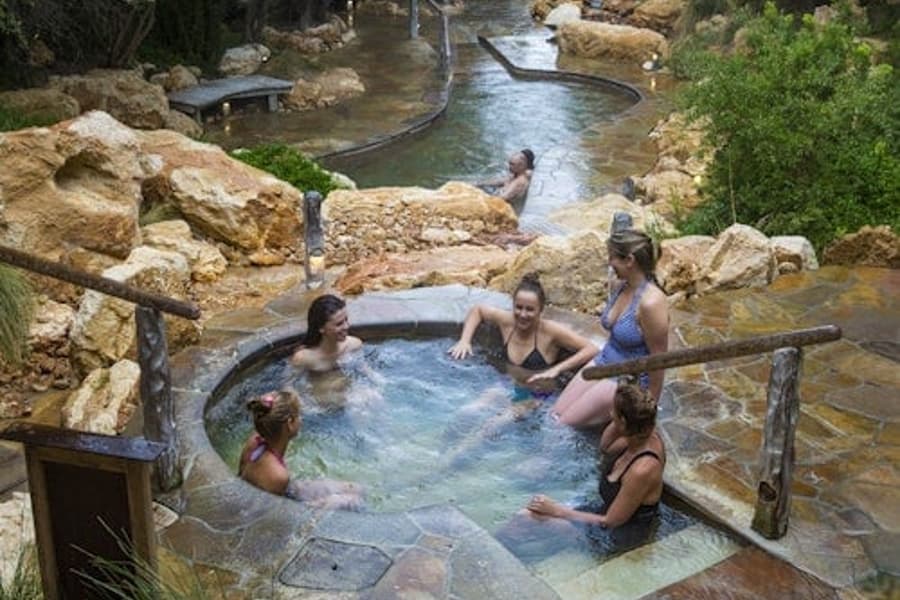 Aguas Termales y Cajas de Baño de la Península de Mornington, at Peninsula Hot Springs, Fingal