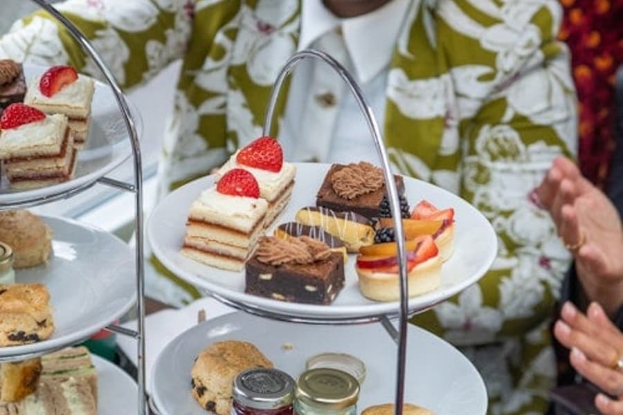 PG Tips Afternoon Tea + Sightseeing Bus Tour with Buckingham Palace State Rooms, at London Royal Tours