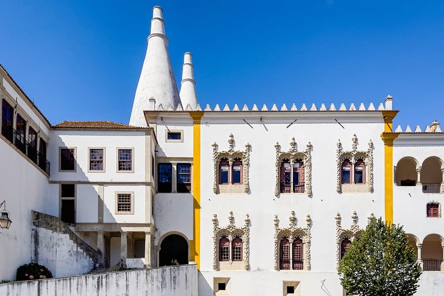 Bilhetes para o Palácio Nacional de Sintra com Tour Audioguiado, at Sintra National Palace, Lisbon and Sintra