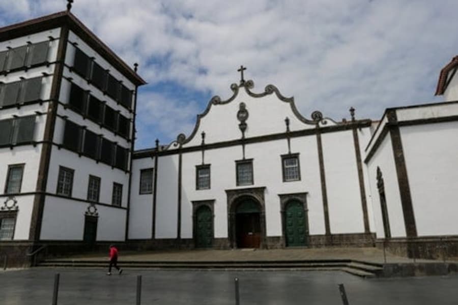 Ponta Delgada: Halvdags guidet bytur + transport, at Ponta Delgada Day Trips, Ponta Delgada