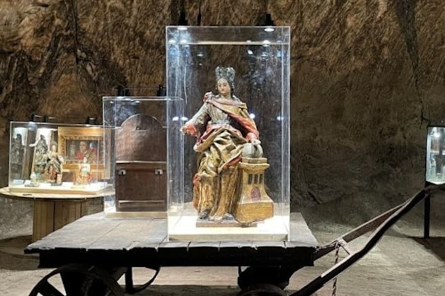 Visita a la Mina de Sal de Roca de Loulé i Col·lecció d'Art de Santa Bárbara, at Loulé's Rocksalt Mine, Loule