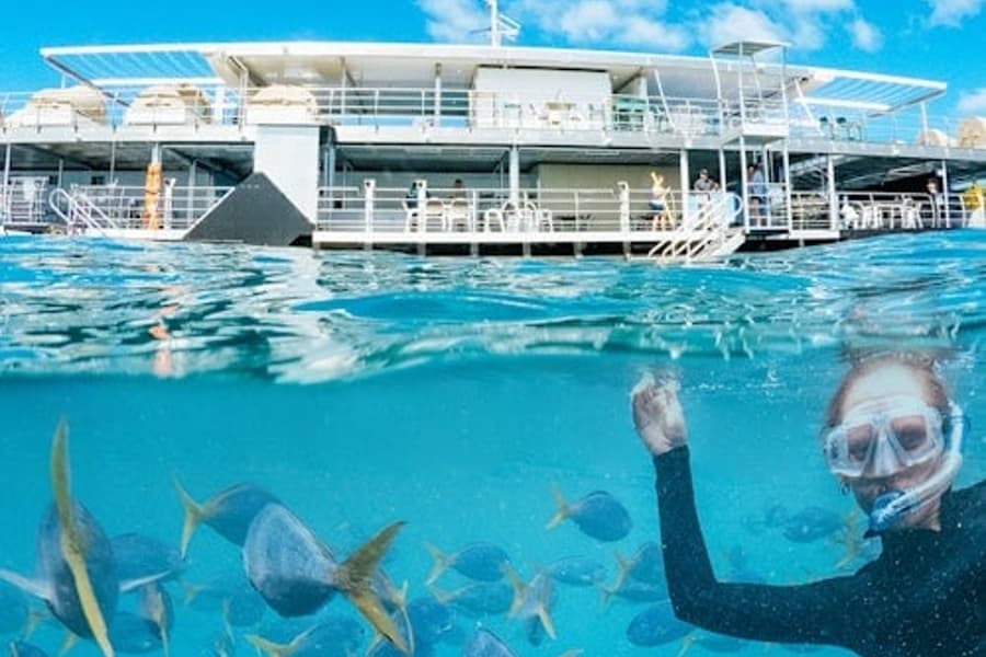 大堡礁:船游+半潜水艇之旅+自助午餐, Airlie Beach