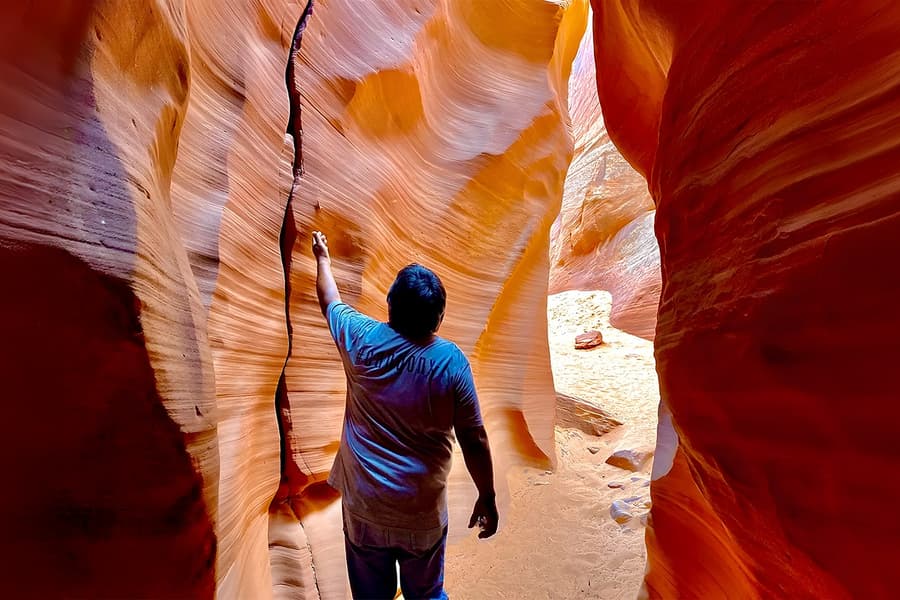 From Las Vegas: Upper Antelope Canyon & Horseshoe Bend Tour with Lunch