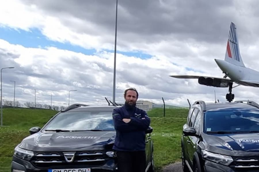 Paris: Roundtrip Taxi Transfer from Charles de Gaulle Airport to Disneyland, at Paris Airport Transfers