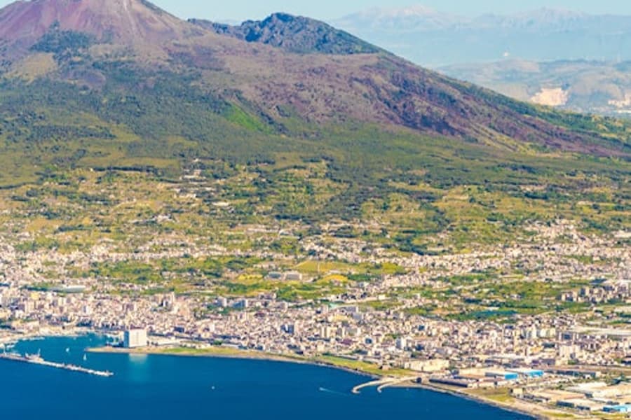 Везувий: Билет с бърз достъп + двупосочно пътуване от Помпей, at Mount Vesuvius, Ercolano
