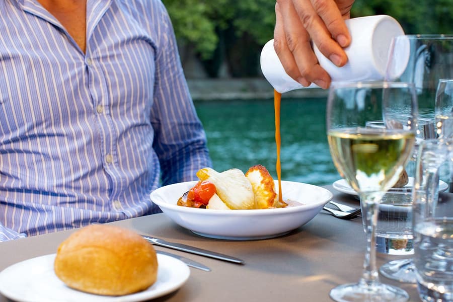 Bateaux Parisiens Seine River Lunch Cruise with French Menu, Paris