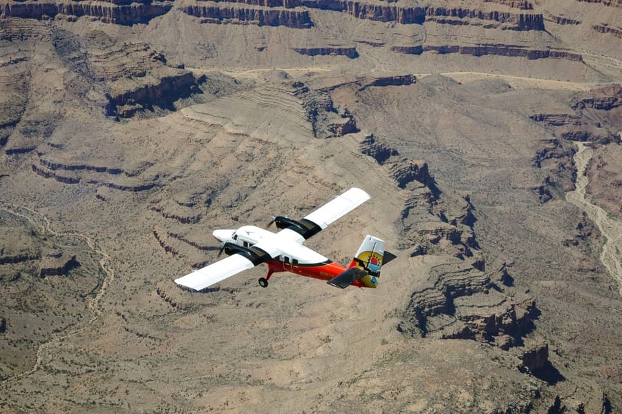 70 mínútna flugferð frá Las Vegas til Grand Canyon West með þyrlulendingu í botni gljúfursins og bátsferð á flotbáti, Las Vegas