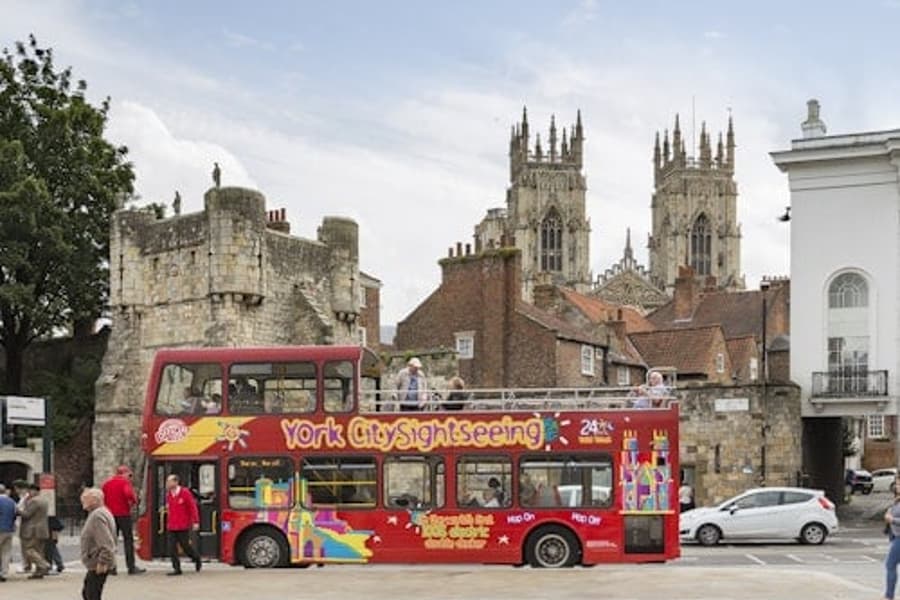Autobús Turístic de la Ciutat de Globus Grocs: Tour Hop-on Hop-off a Dongdaemun, at York Bus Tours, York