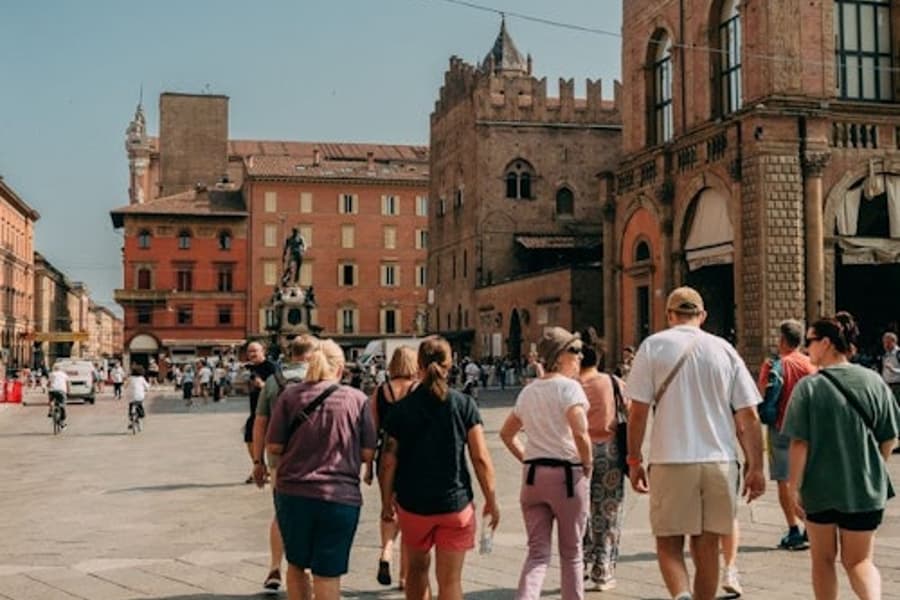 Bologna: Guided Walking Tour + Archiginnasio Entry, Bologna