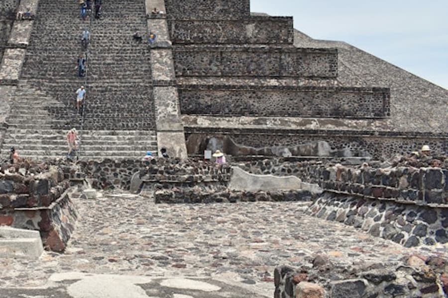 Teotihuacán Pyramids & Shrine of Guadalupe: Day Tour with Lunch, San Juan Teotihuacan