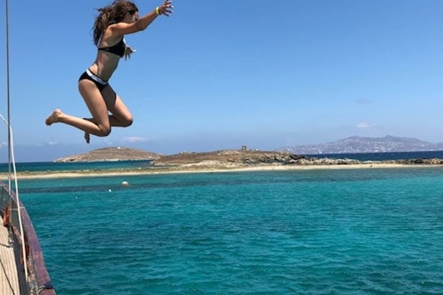 Mykonos: Cruzeiro de Iate para Rínia + Tour Guiado em Delos, at Mykonos Cruises, Greek Islands