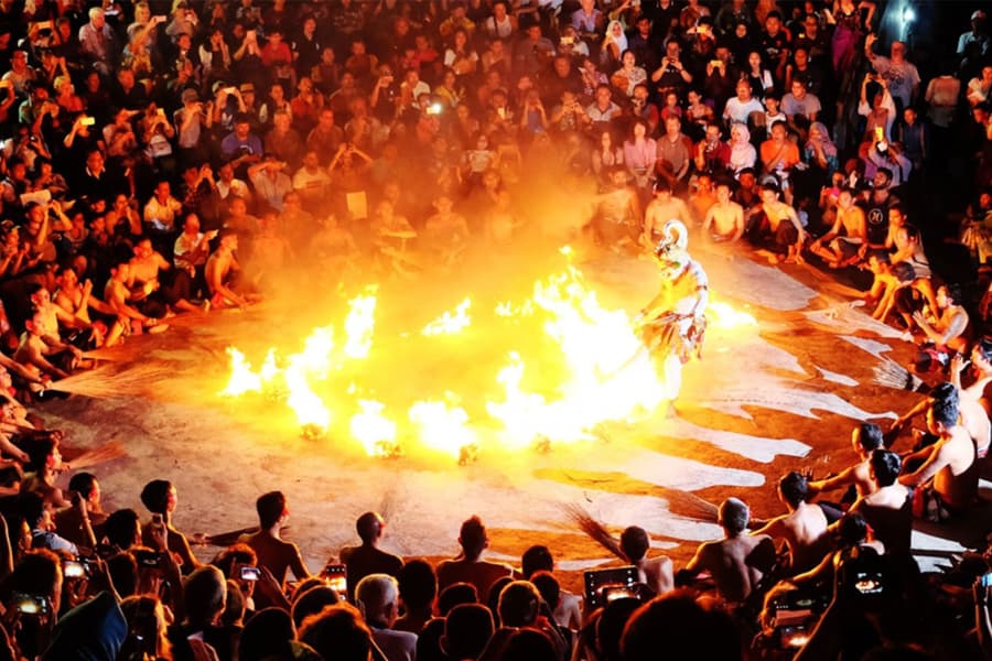 From Bali: Private Tour of Tanah Lot, Uluwatu Temple & Kecak Dance Show at Sunset, Bali