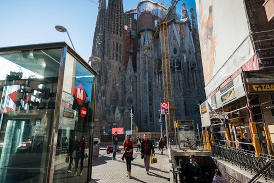 Hola Barcelona Travel Card + Aerobús tickets at Barcelona City Cards