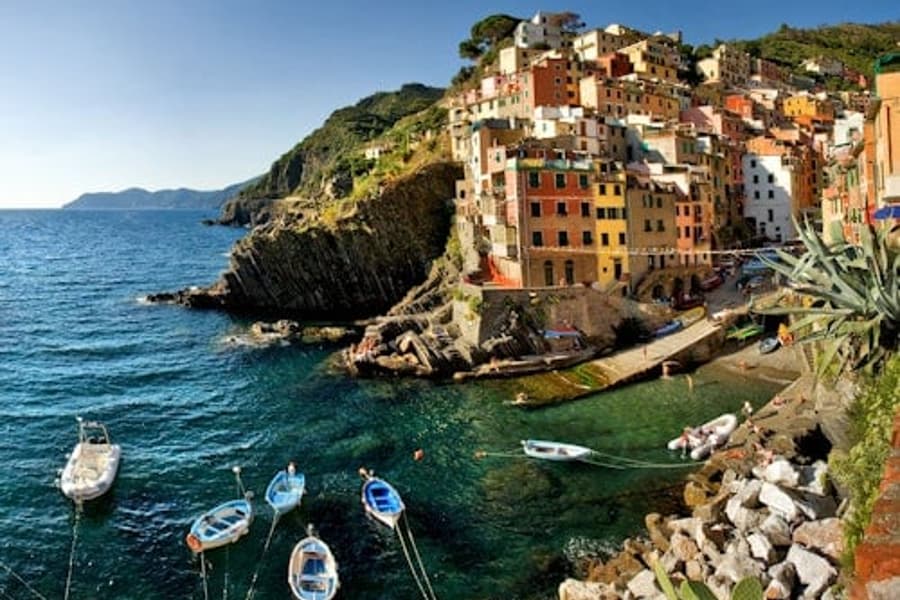 Cinque Terre: Riomaggiore and Monterosso Guided Boat Tour, La Spezia