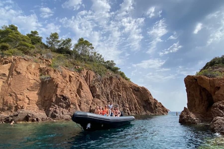 Le Calanques dell'Esterel: Tour in Barca di 1,5 Ore da Cannes, Cannes