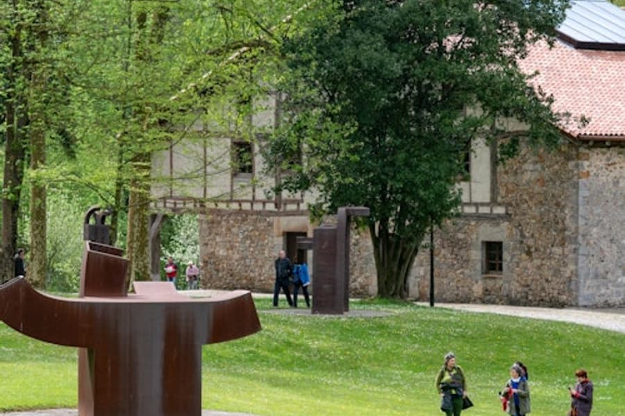 Chillida Leku Müzesi Rehberli Turu, at Chillida Leku, Hernani