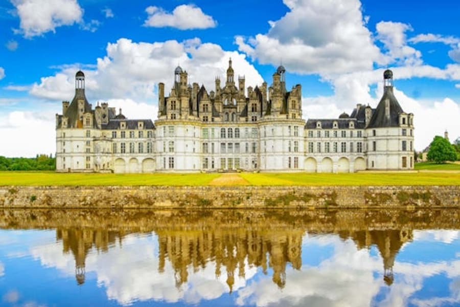 Долината на Лоара: Аудио гид приложение за замъци от TouringBee, at Loire Valley Self-Guided Tours, Chambord