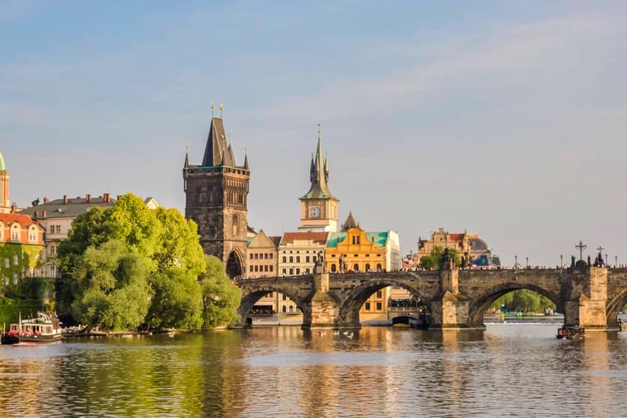 1 órás panorámás városnéző hajóút Prágában online hangos tárlatvezetéssel, Prague