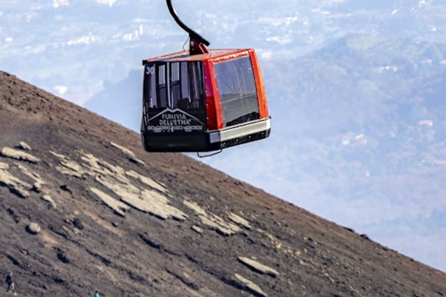 Monte Etna: Entrada Prioritària per al Telefèric + Trasllat en Autobús 4x4, at Mount Etna, Nicolosi