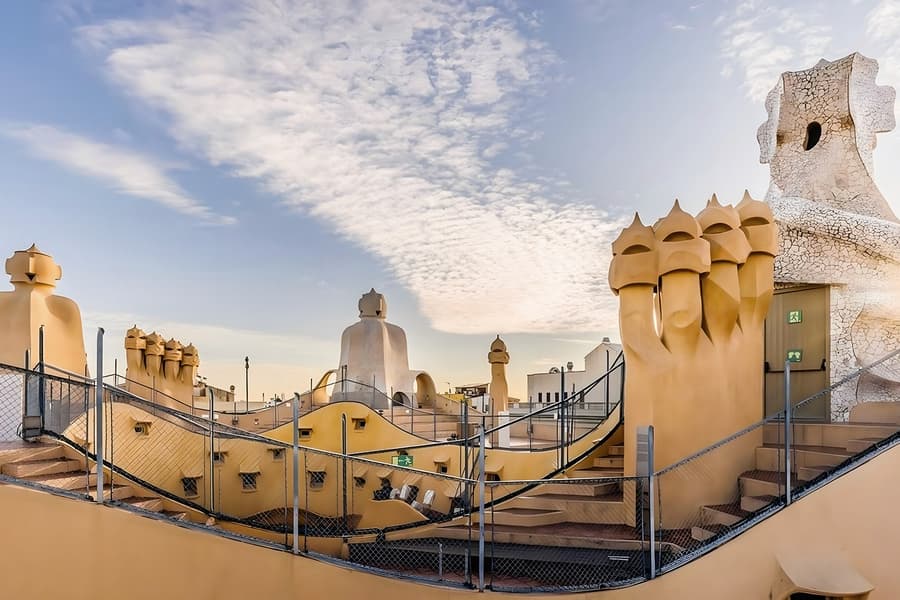 La Pedrera-Casa Milà Skip-the-Line English Guided Tour, at UNOde50