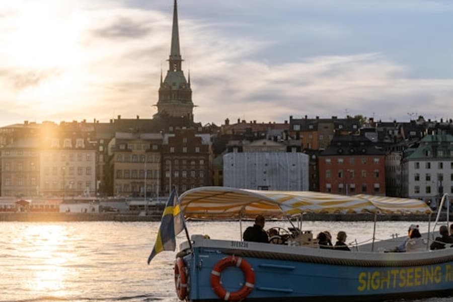 Stockholm: Guidad sightseeingtur med båt och liveguide, Stockholm