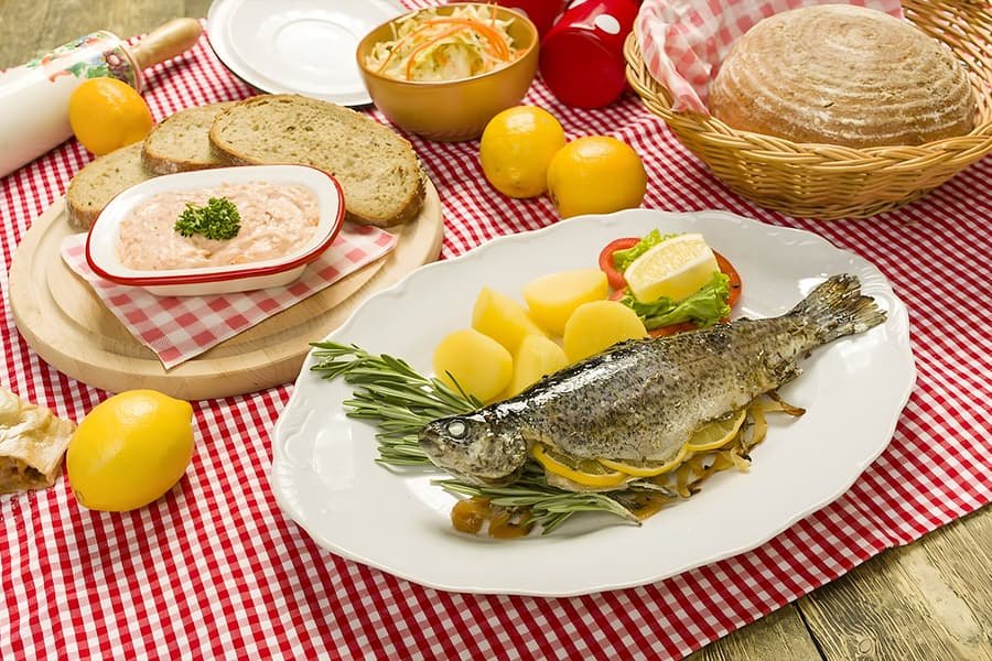 Tickets to Folklore Dinner Show with Unlimited Drinks & Optional Transfers, at Na Zlíchově 18