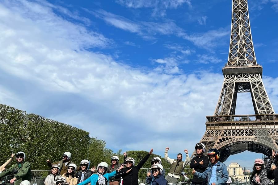 Paris: Guided Sidecar Monuments Tour, at Paris Bike Tours