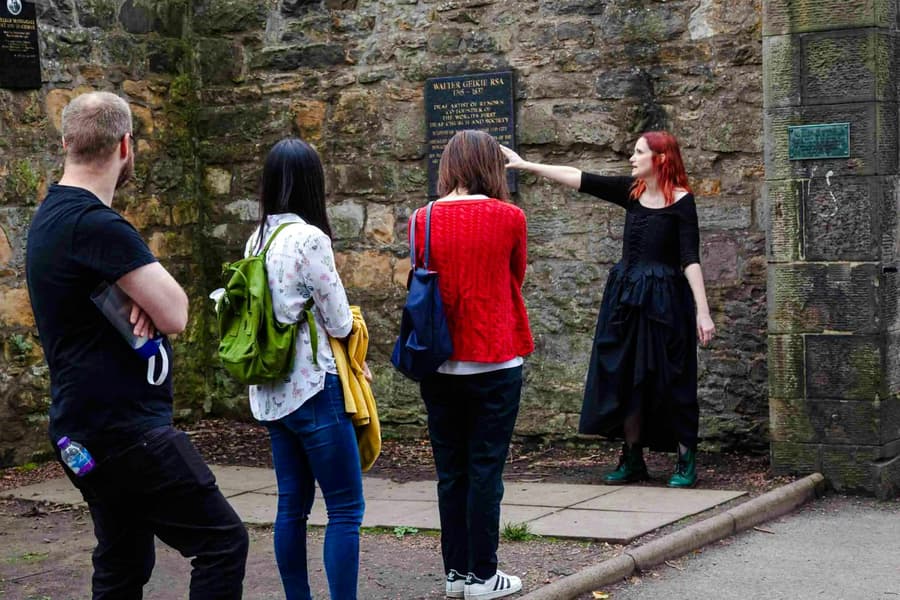 Haunted Underground Vaults and Graveyard Tour, Edinburgh