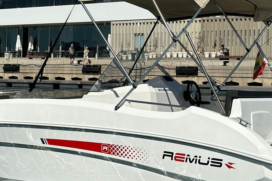 Unlicensed Boat, at Valencia Water Activities