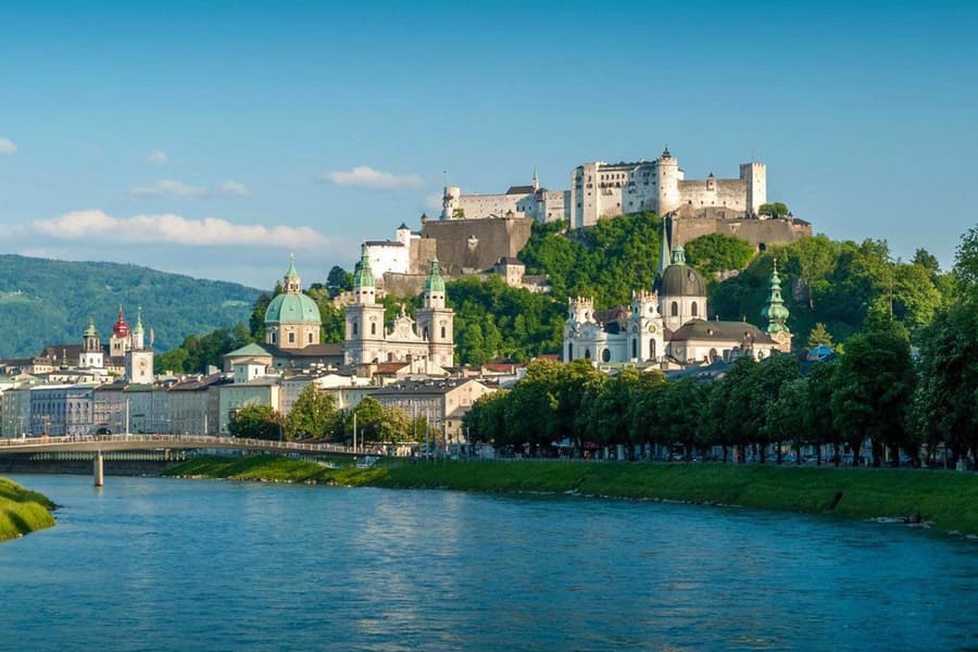 اتوبوس شهری بادکنک زرد: تور اتوبوس Hop-on Hop-off دونگدامون, Salzburg